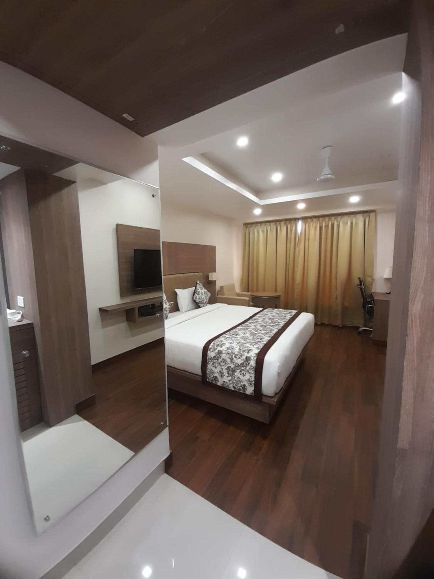 Variety Inn Patna  Bagian luar foto
