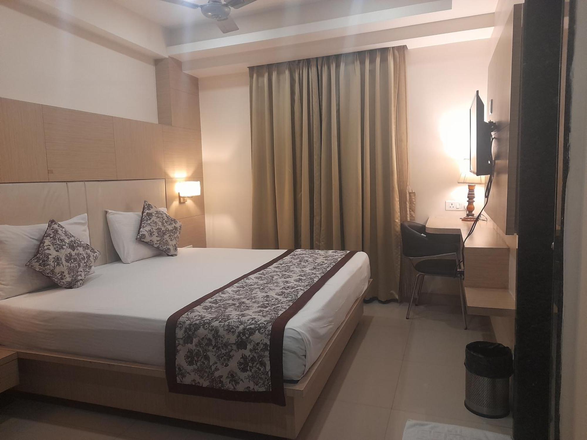 Variety Inn Patna  Bagian luar foto