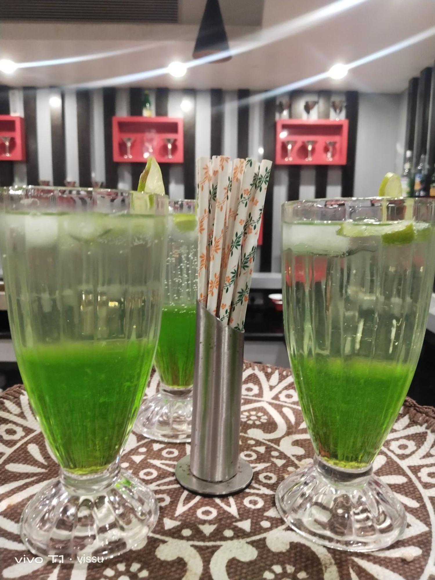 Variety Inn Patna  Bagian luar foto
