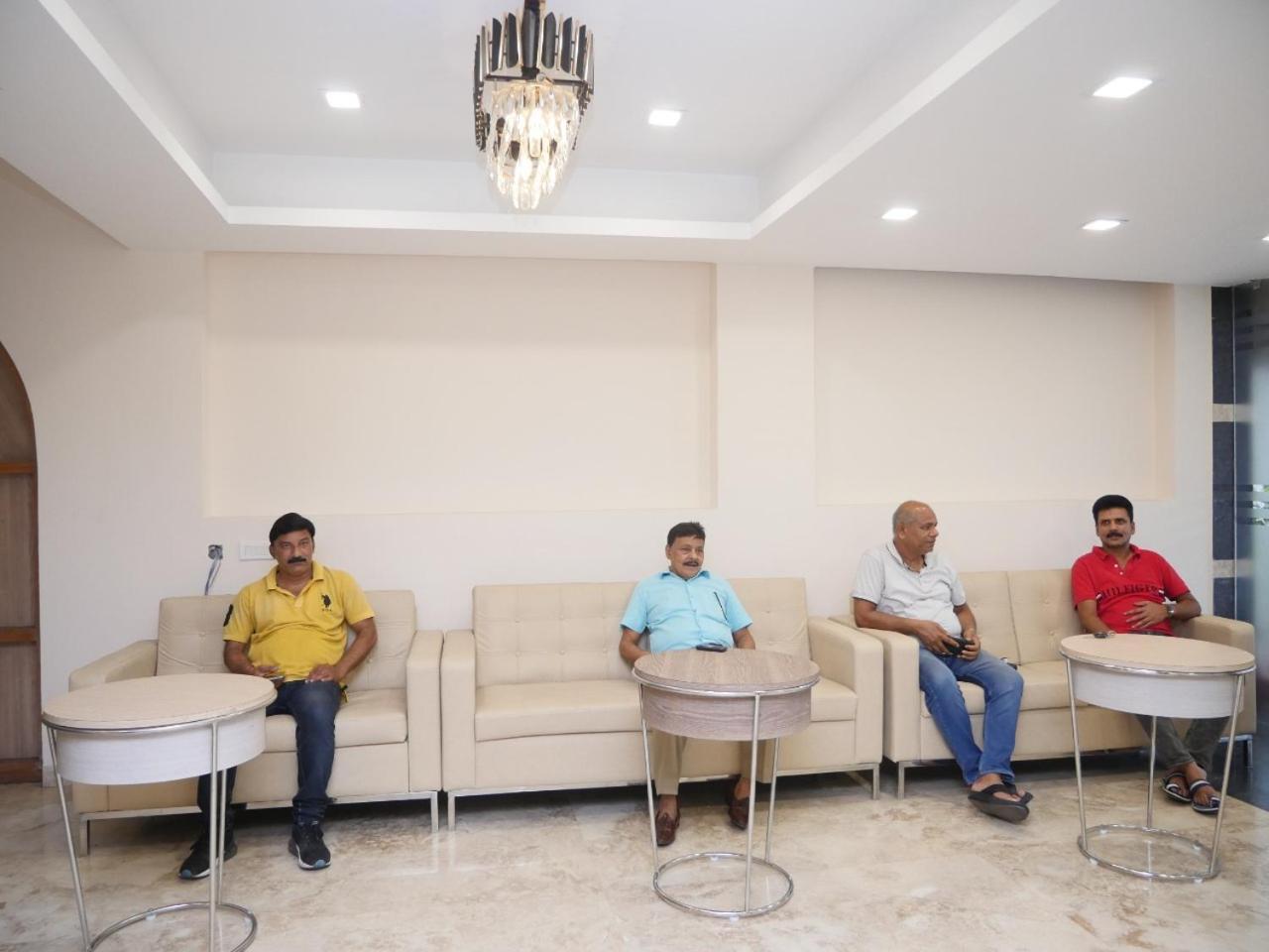 Variety Inn Patna  Bagian luar foto