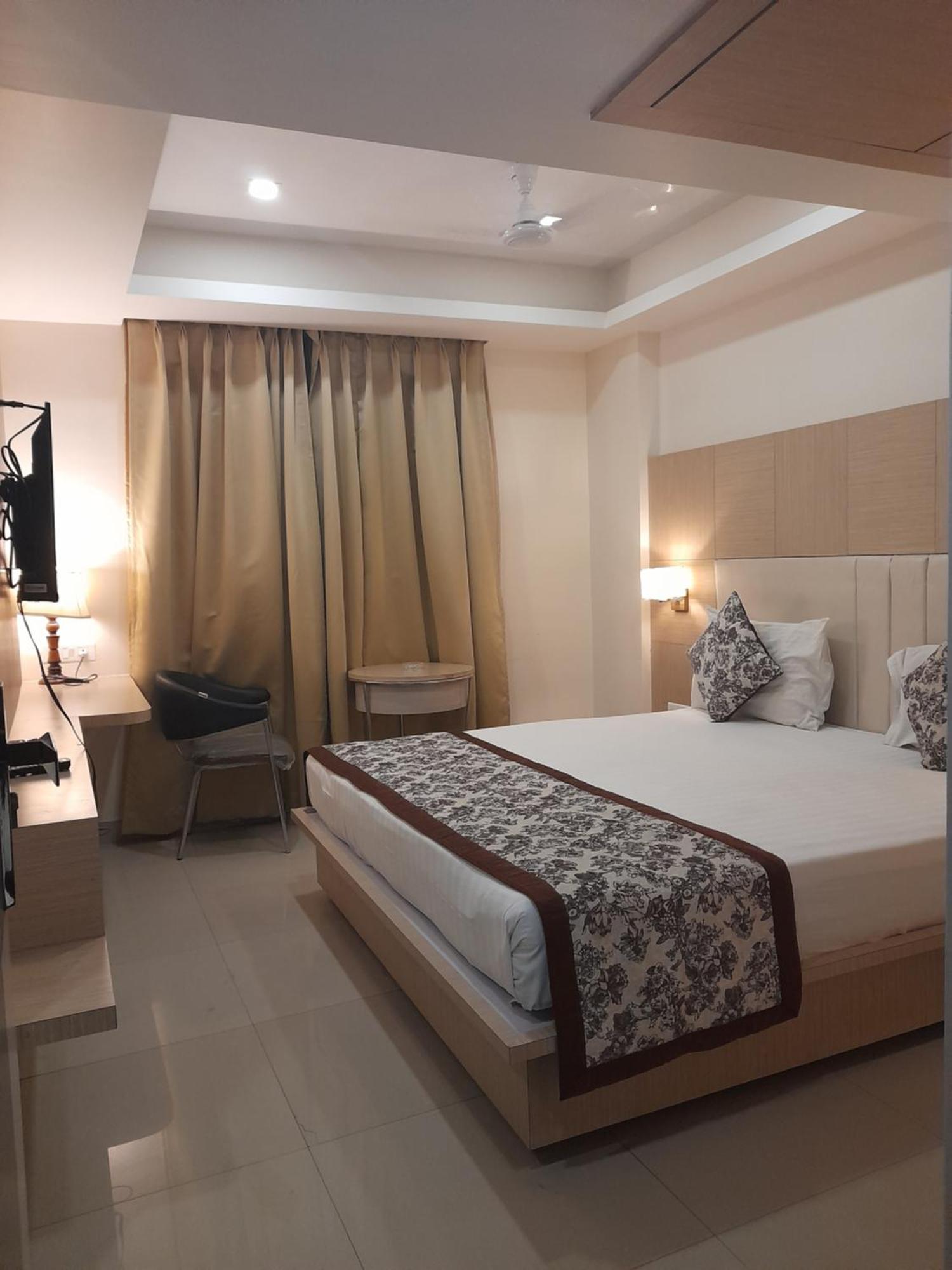 Variety Inn Patna  Bagian luar foto