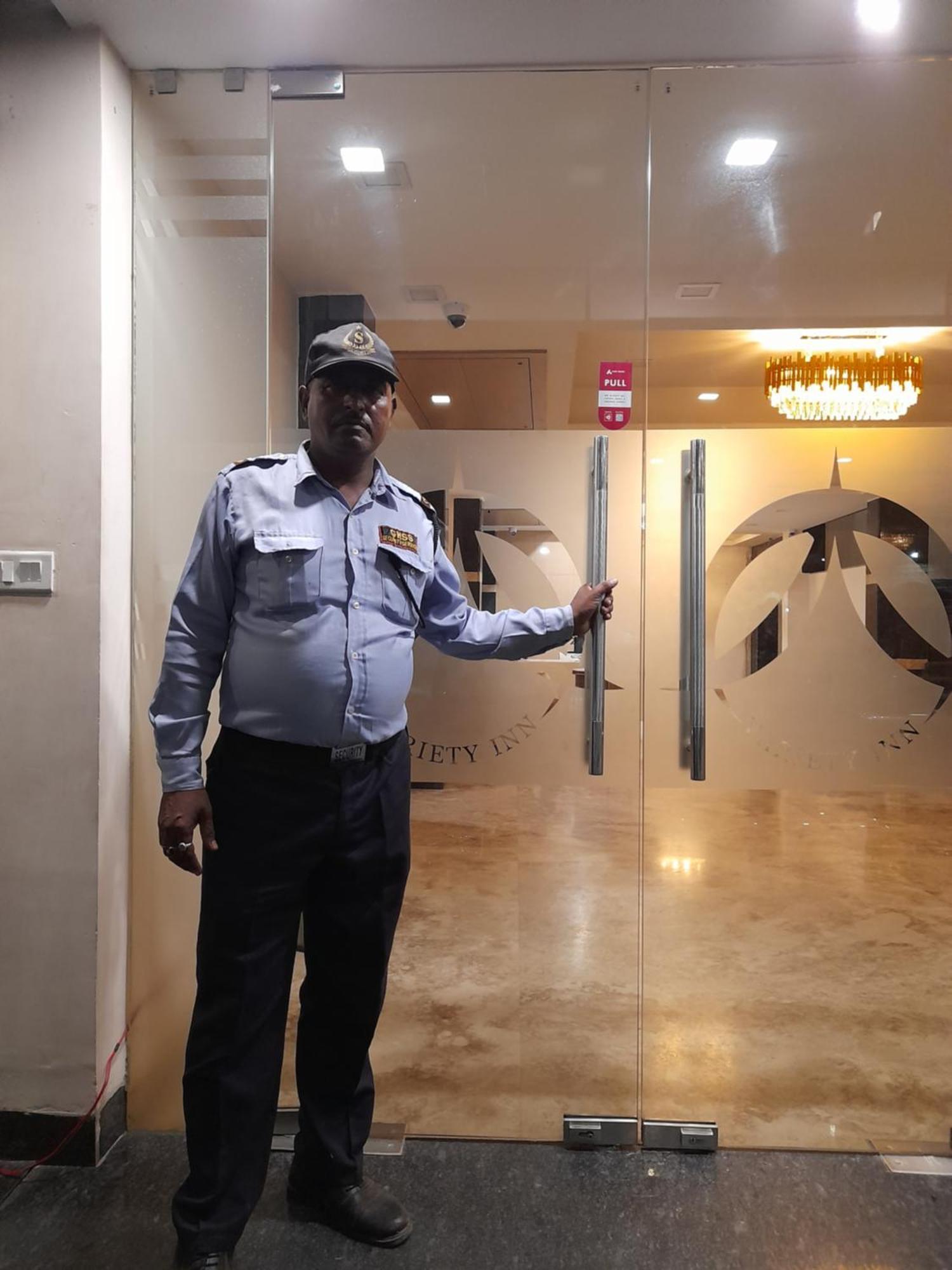 Variety Inn Patna  Bagian luar foto