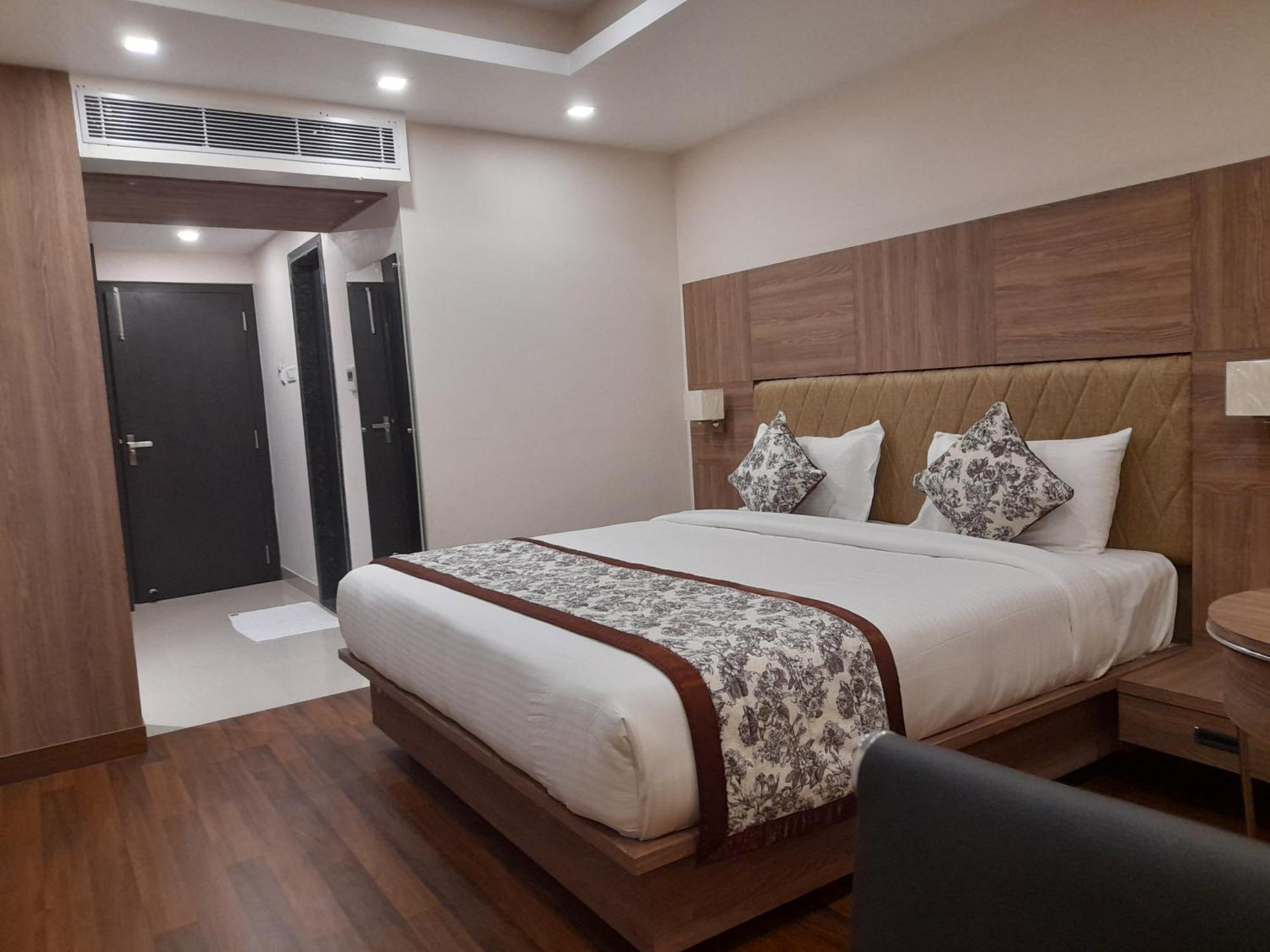 Variety Inn Patna  Bagian luar foto